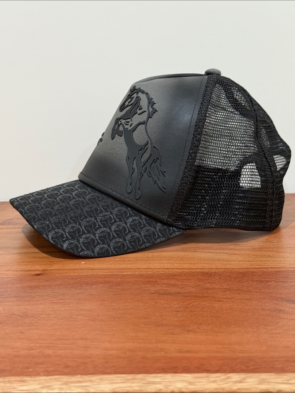 CUADRA BLACK WOMEN’S SNAPBACK CAP IN GENUINE LEATHER WITH HORSE EMBLEM
NWOT - Picture 3 of 6